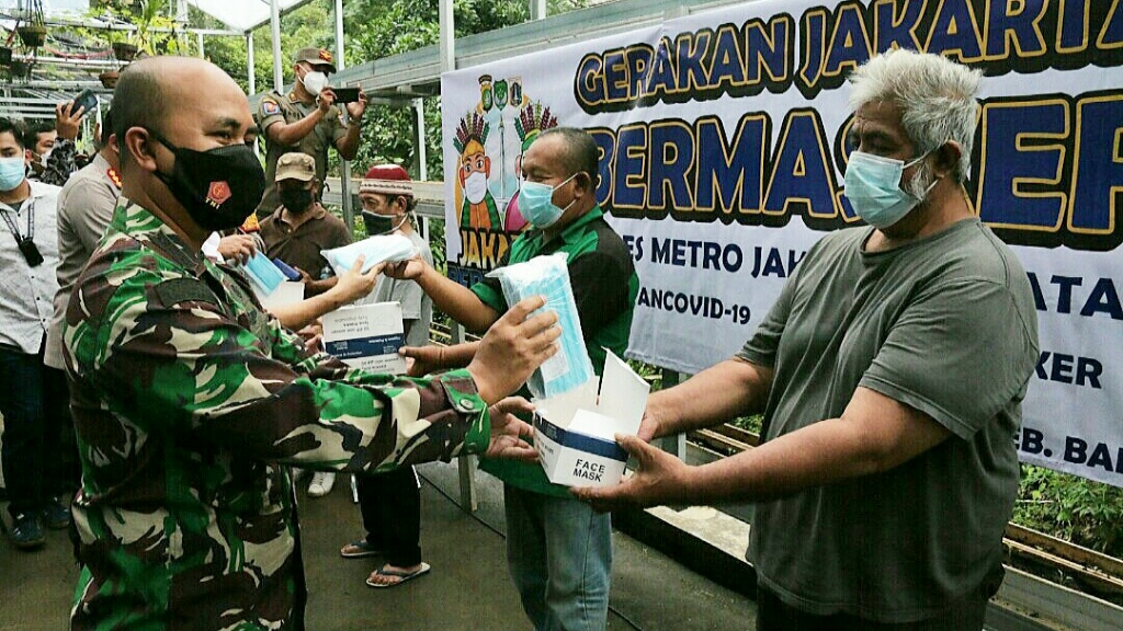 Dandim 0504/JS, Kapolres dan PLH Walikota Jaksel Luncurkan Jakarta Bermasker di Kampung Jaya Tangguh