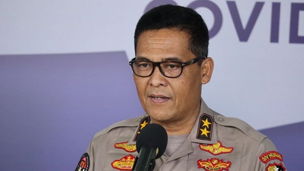 Wujud Negara Hadir, Personel TNI-Polri Bantu Korban Banjir